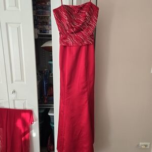 Chic Red Prom Dress with Embellished Bodice